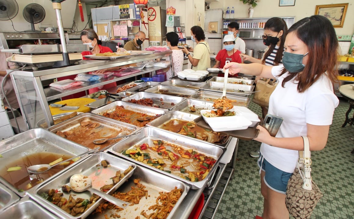 社区动态/九皇爷诞初一 善信膜拜茹素