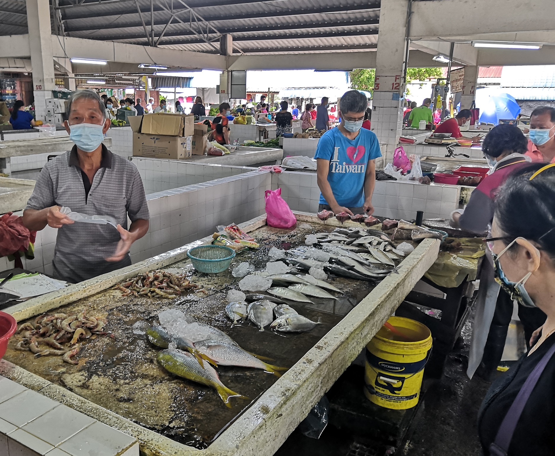 社区动态／务边巴刹关闭至6日 拉湾古打巴刹生意好