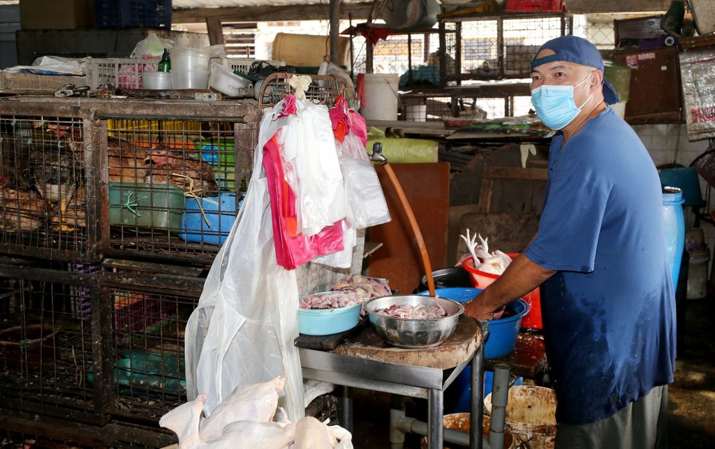 社区动态/狮尾巴刹消毒后照常运作 逾半小贩没开档人流锐减