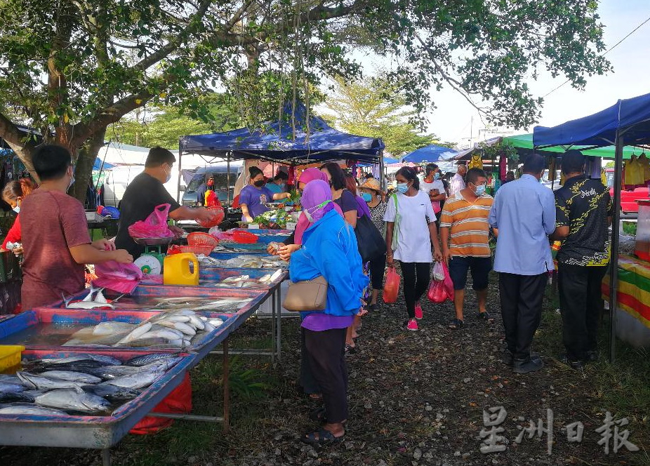 社区动态/甘文阁“拜四街”市集 人气回勇