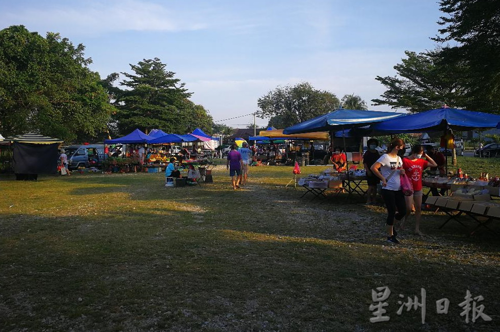 社区动态／甘文阁“拜四街”市集重开 营业摊档不多人少