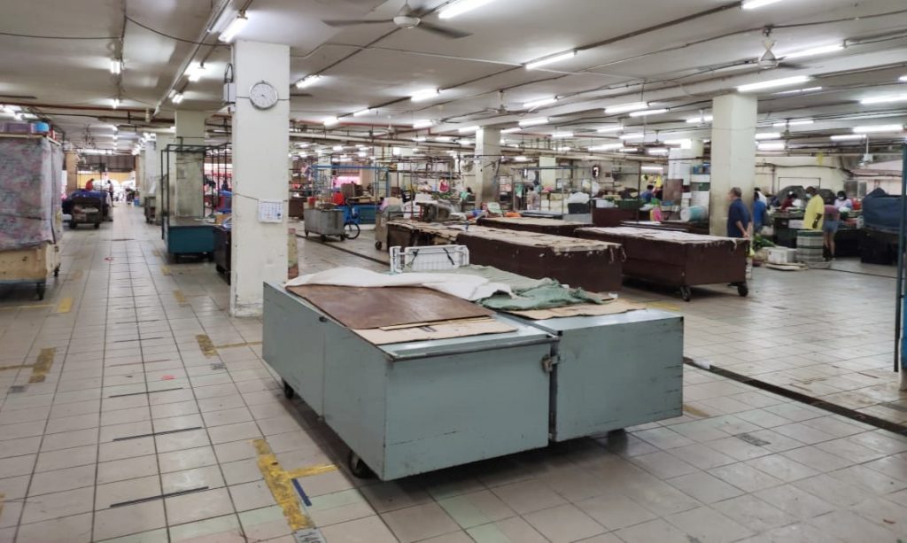 社区动态/贩商大厦巴刹重开 摊档及顾客皆少