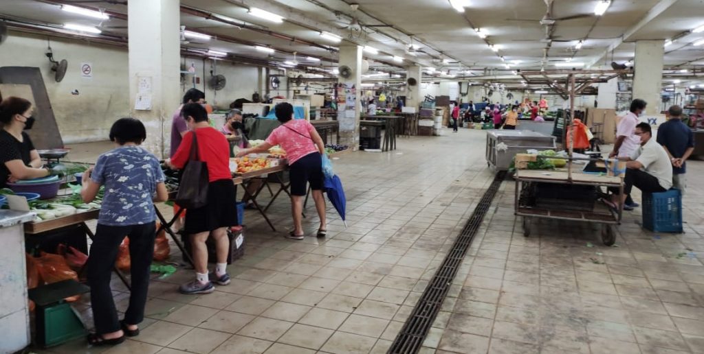 社区动态/贩商大厦巴刹重开 摊档及顾客皆少