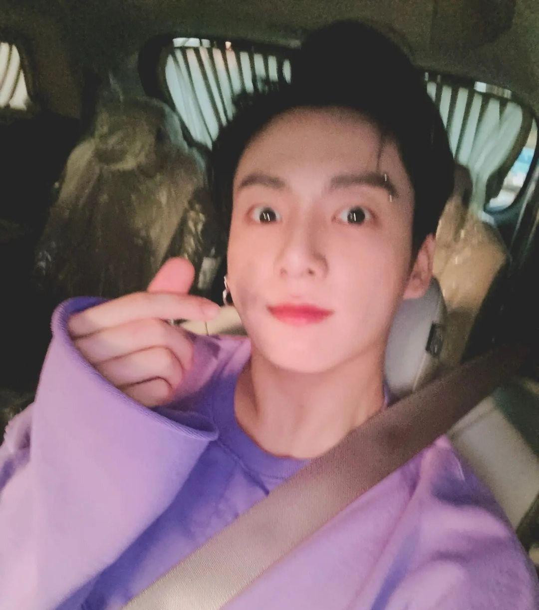 穿胞兄品牌服装惹议.柾国@BTS遭投诉直播植入广告