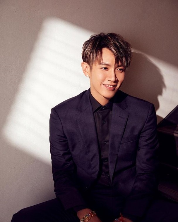 粉丝戏院包场布置像追思会 柯震东:好像怪怪的