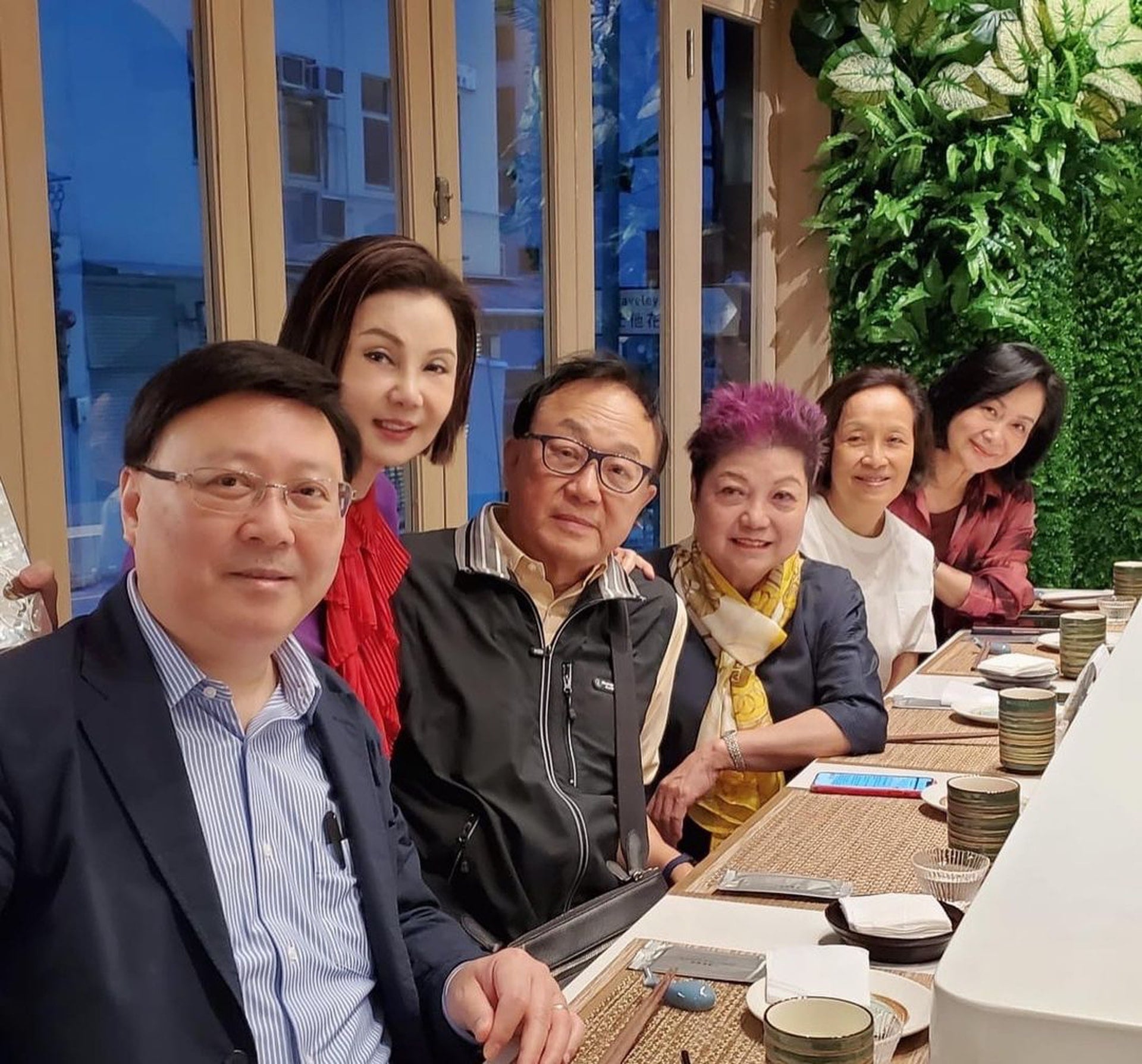 结婚49年恩爱如昔‧许冠文与老婆约谢玲玲饭叙