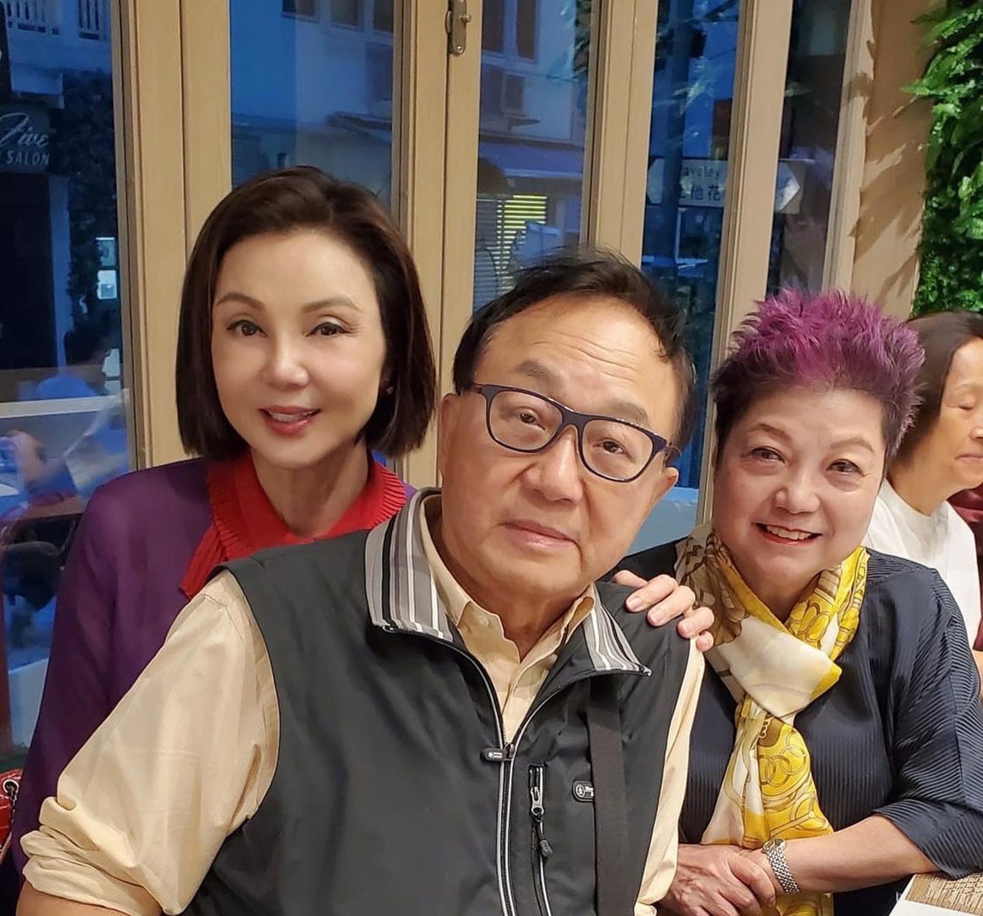 结婚49年恩爱如昔‧许冠文与老婆约谢玲玲饭叙