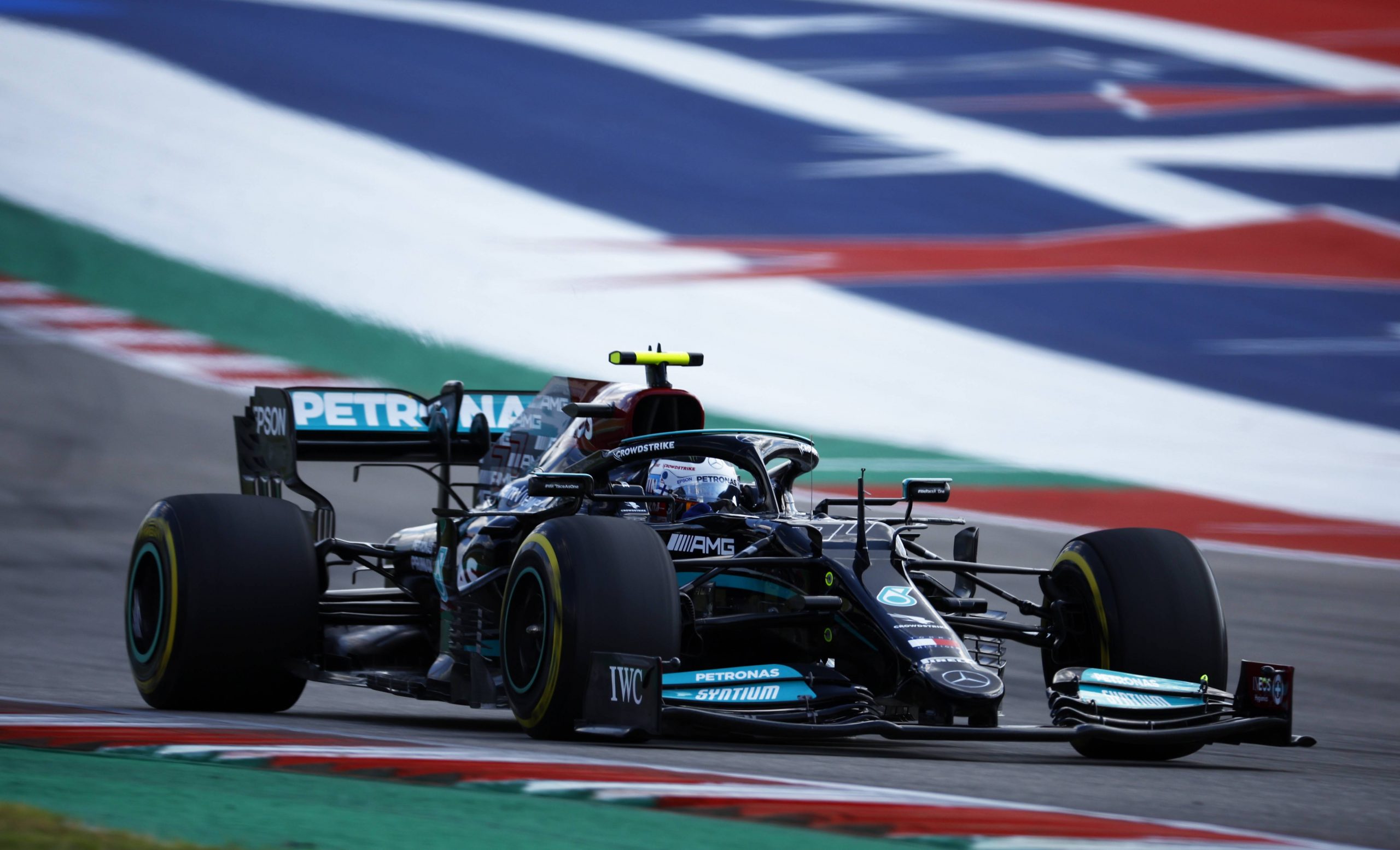 美国站次轮起跑并驾齐驱 维斯塔潘斥小汉傻子