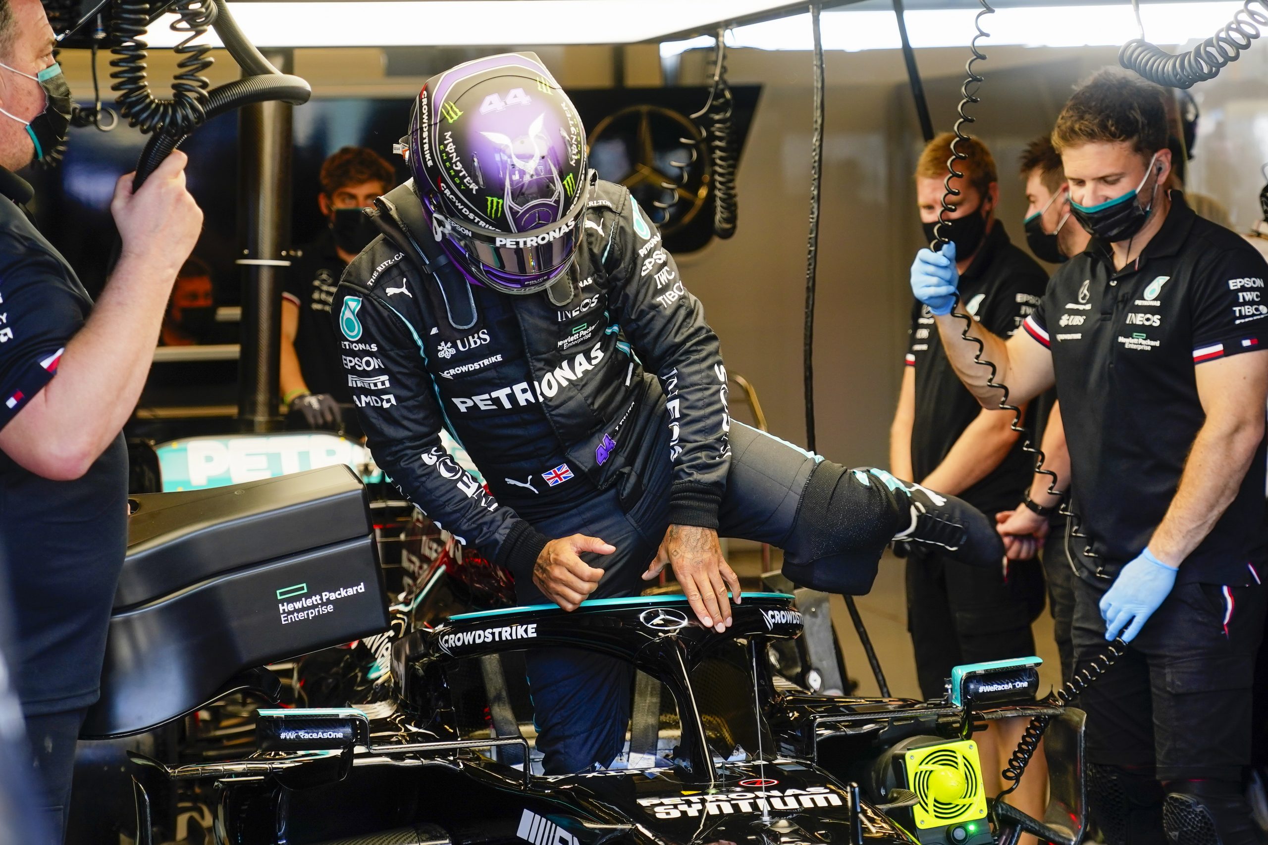 美国站次轮起跑并驾齐驱 维斯塔潘斥小汉傻子