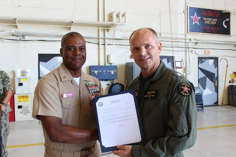 美国/美军辱华?假想敌中队军官臂章 绣5简体字“棍棒和石头”