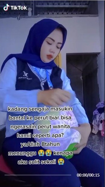 苦盼8年无法怀孕 女子塞枕头感受肚子隆起