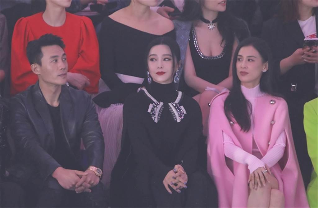 范冰冰站C位看秀  身旁女星白眼被抓包