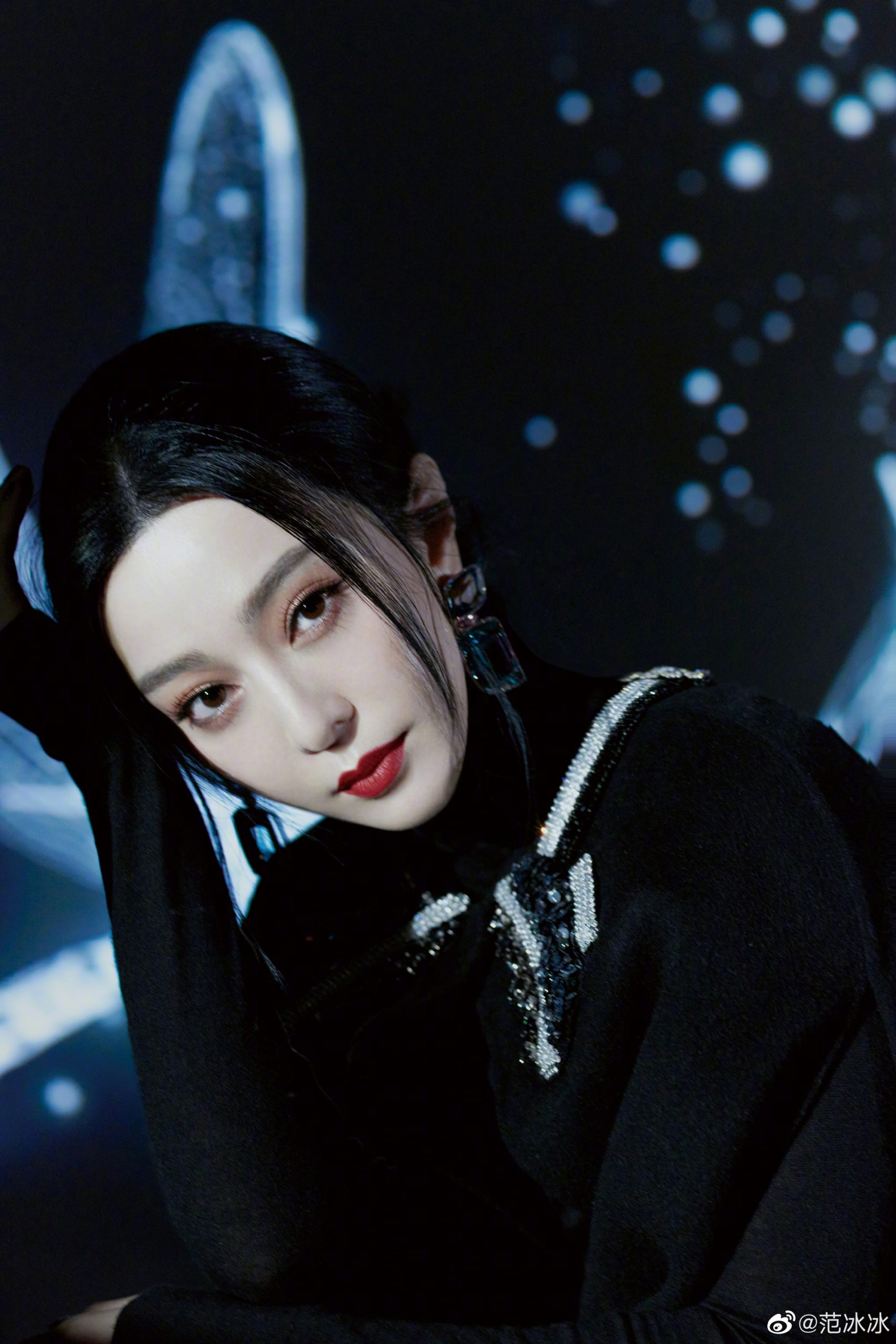 范冰冰站C位看秀  身旁女星白眼被抓包