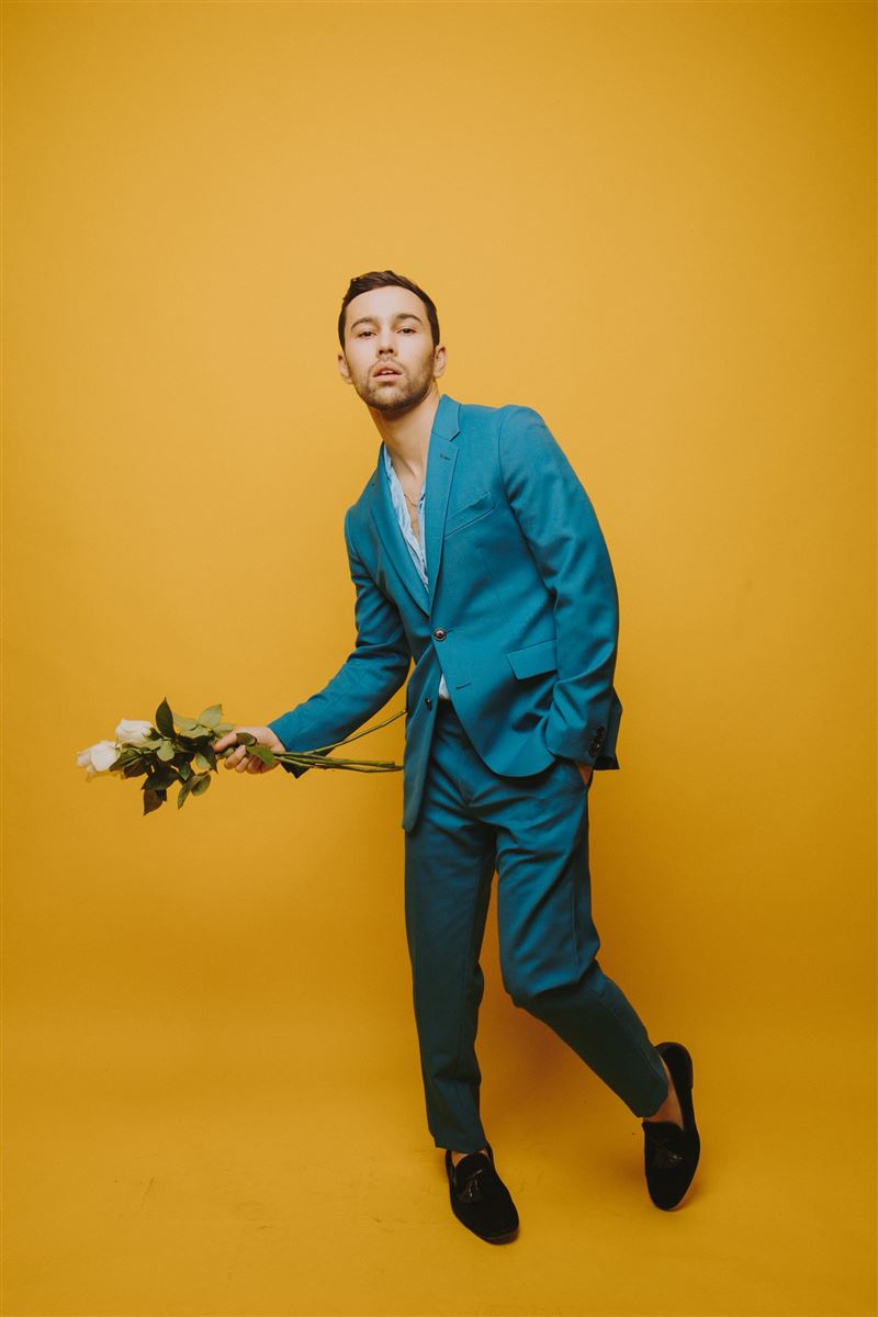 蔡依林中空装秀美胸 美国歌手为她苦练中文