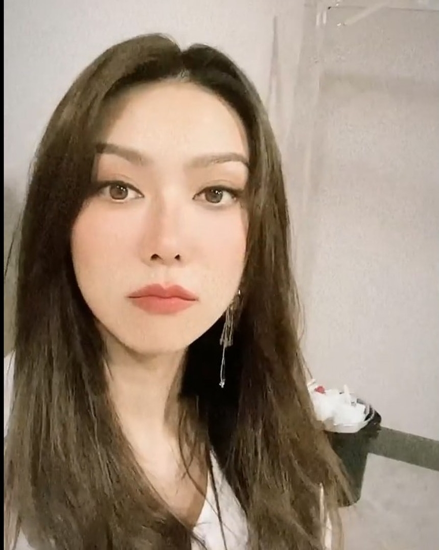 薛凯琪被指撞脸范冰冰  房祖名调侃：颈项短了㖞！