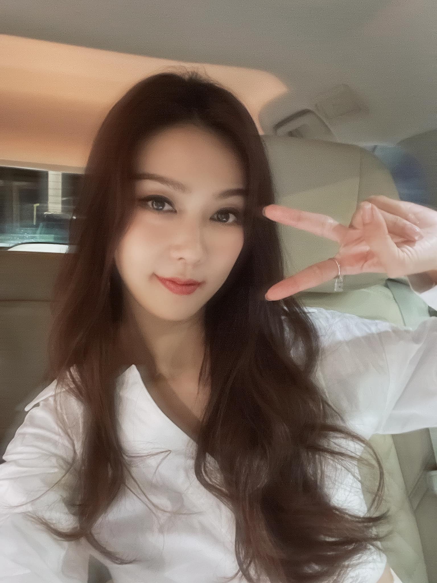 薛凯琪被指撞脸范冰冰  房祖名调侃：颈项短了㖞！