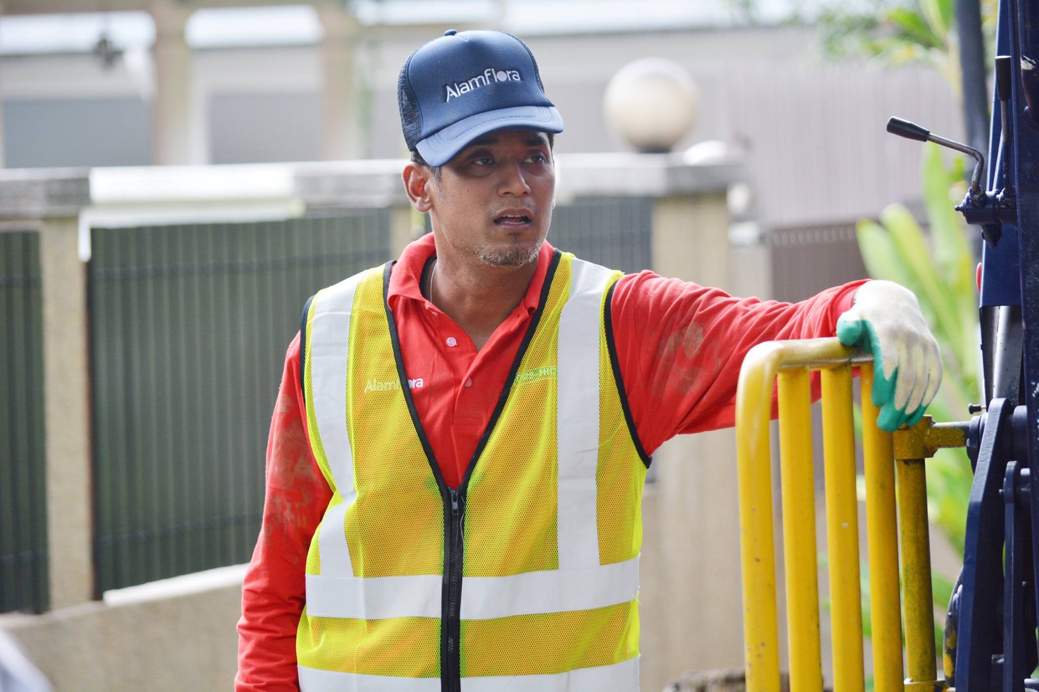 视频 | 演外劳清道夫被挖出!凯里“浮夸”演技破百万观看