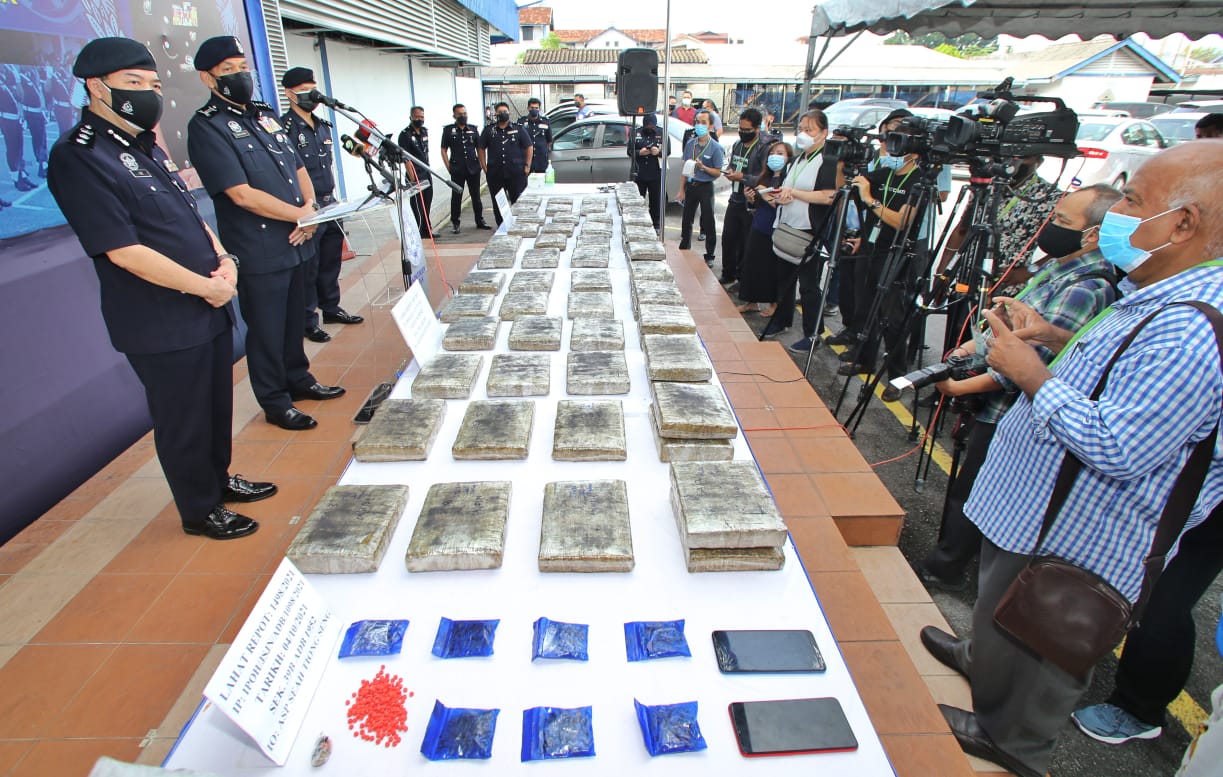 警方瓦解贩毒集团捕1男2女 起获27.6万令吉毒品