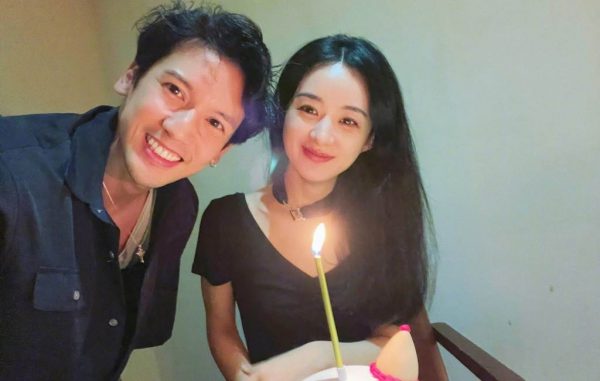 赵丽颖同框“旧爱”庆生  嘟嘴卖萌心情好  