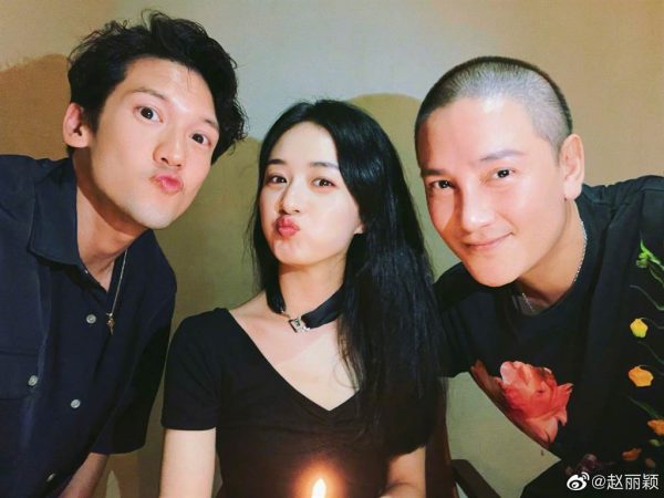 赵丽颖同框“旧爱”庆生  嘟嘴卖萌心情好  