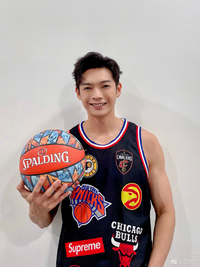 辰亦儒直播带货突痛哭 网狂酸：怎么直播每个都在哭？