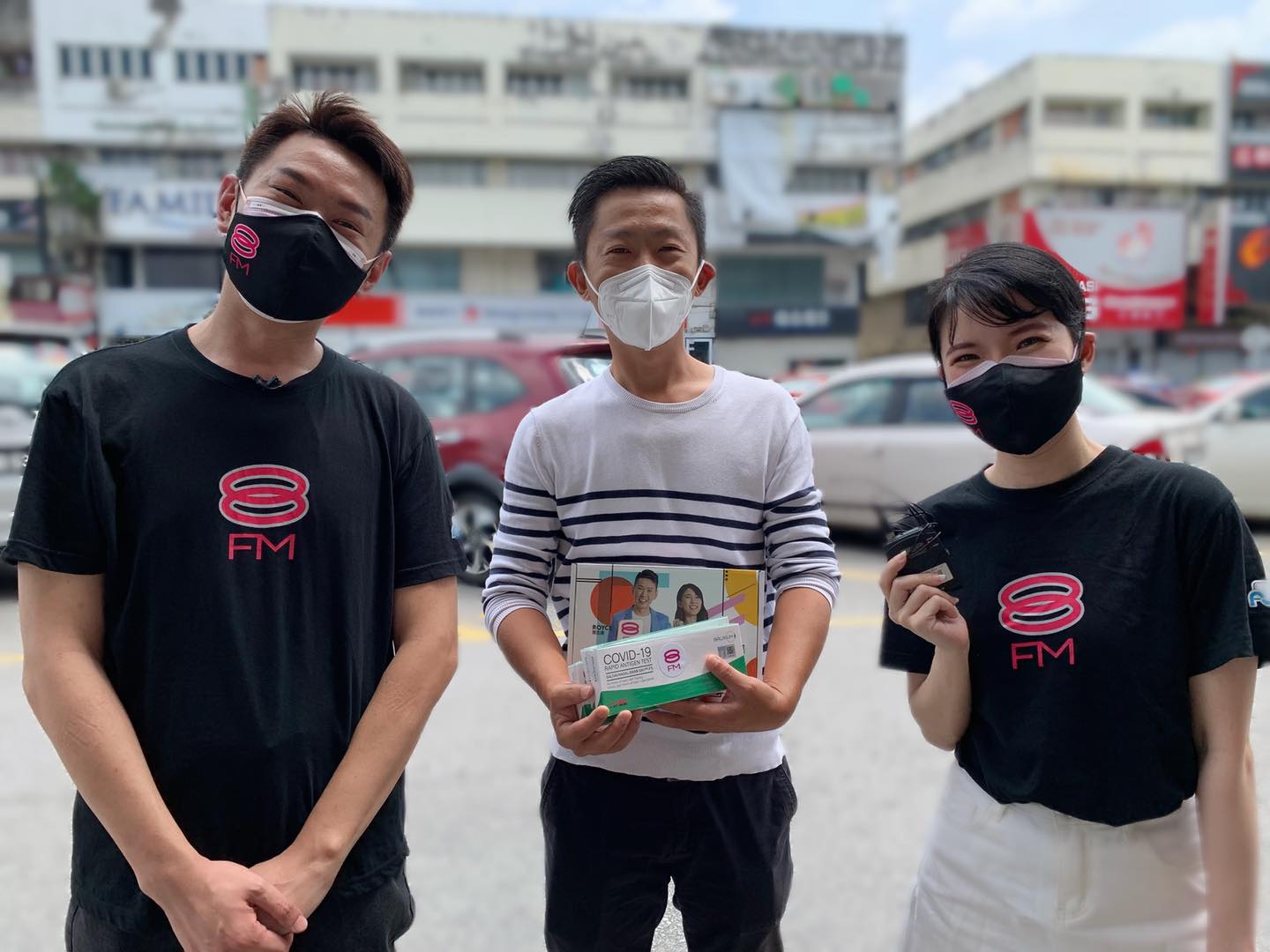 返乡前先检测！ 8FM DJ街头派发快筛试剂盒