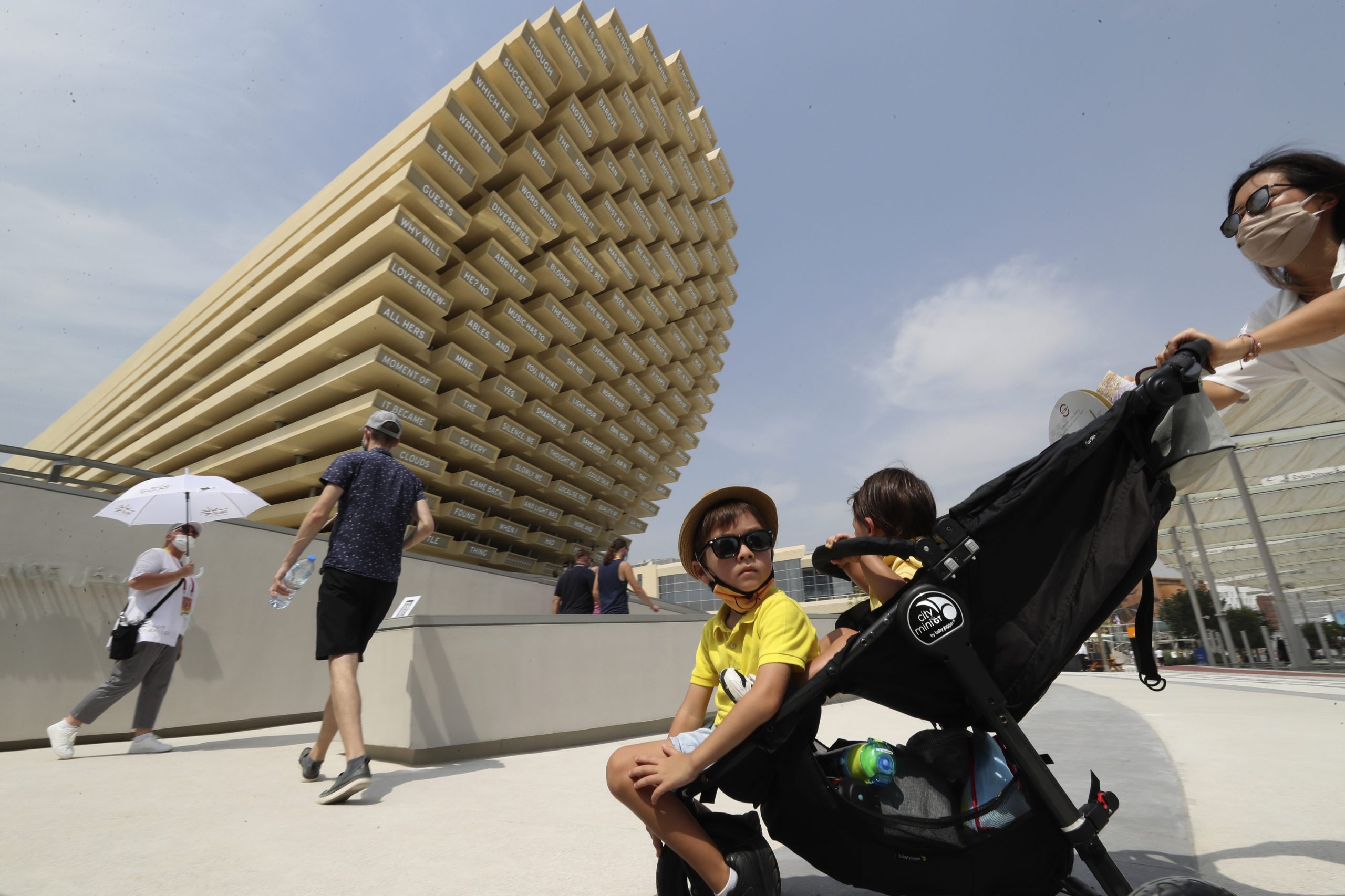 迟来的迪拜世博盛会 疫情之下精彩依旧