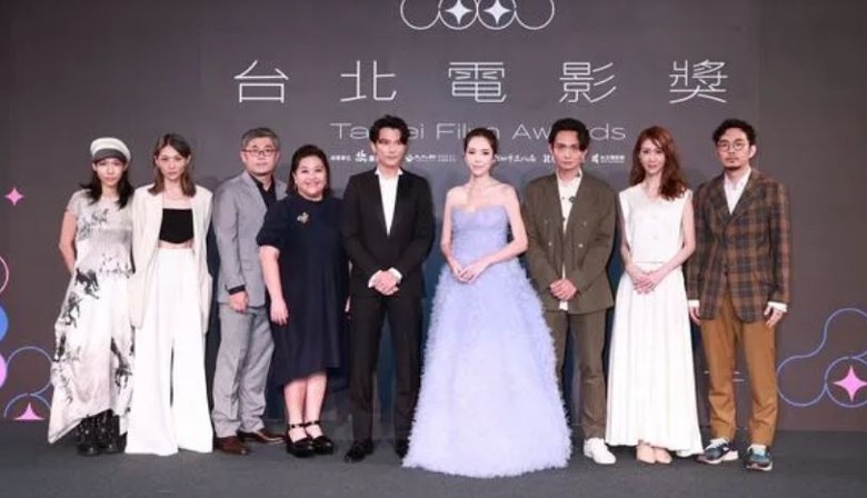 邱泽台上“告白”许玮甯 台下否认认爱