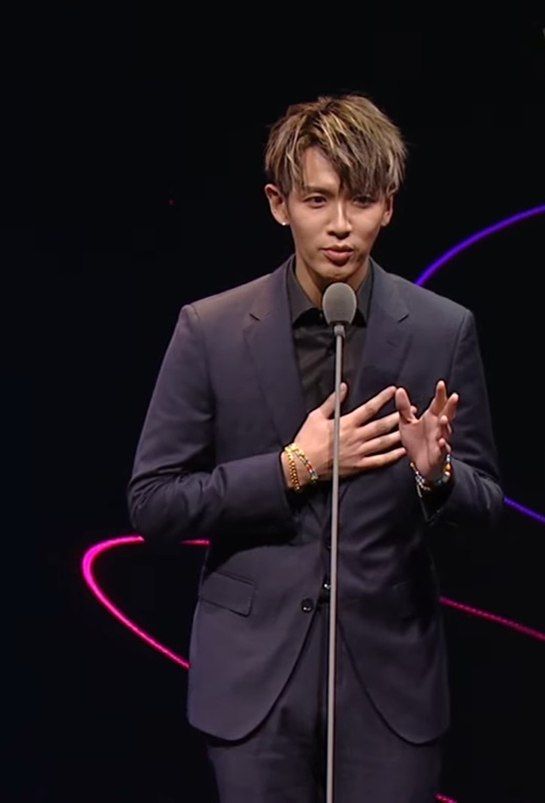 邱泽台上“告白”许玮甯 台下否认认爱