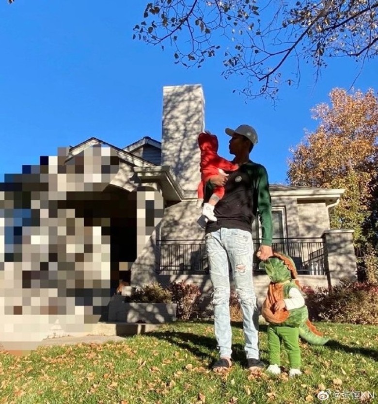 郑爽疑晒小孩手脚受伤照 暗示有人虐儿?