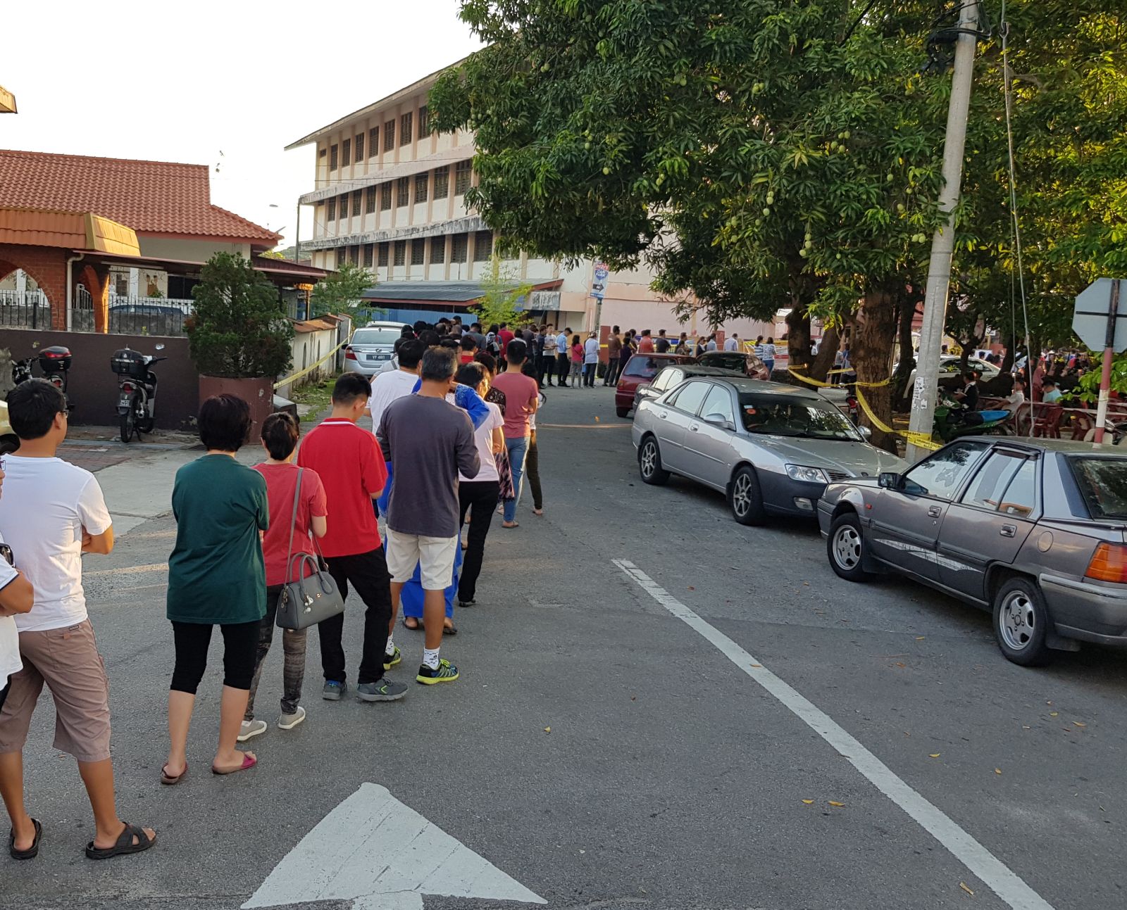 (重取代签发)(古城封面主文)市民视情况投票·担忧爆发感染群