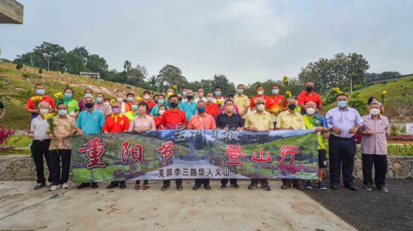 重阳节登高义山行复办,百人登百年义山植树