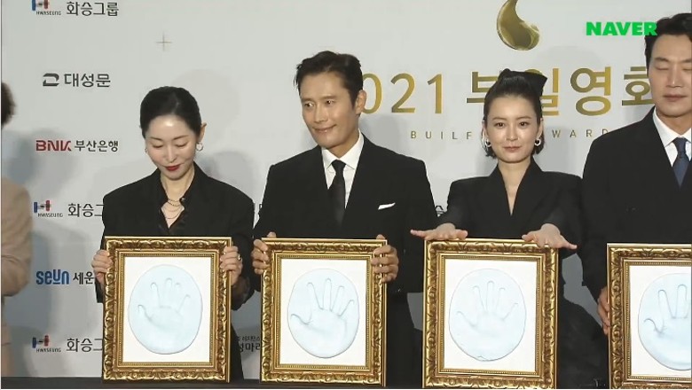 釜日电影奖|刘亚仁零台词《收尸人》7度封帝