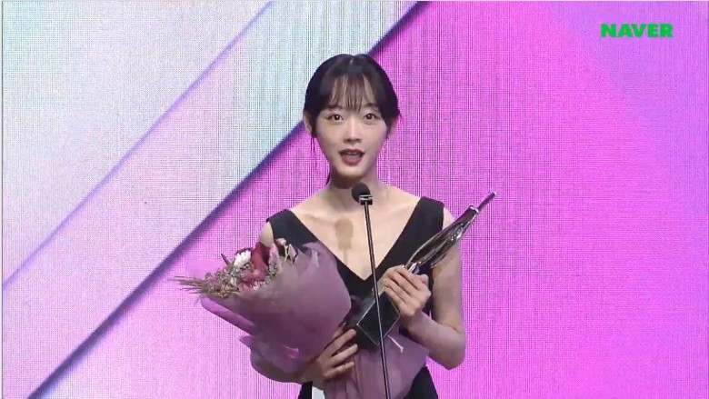 釜日电影奖|刘亚仁零台词《收尸人》7度封帝