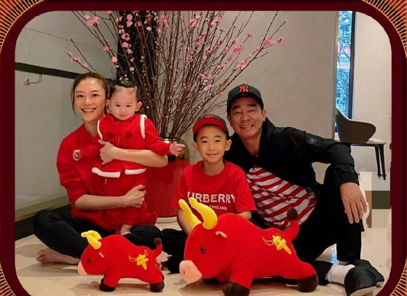 陈小春晒小儿子正面照 网民惊喊：被吓到！