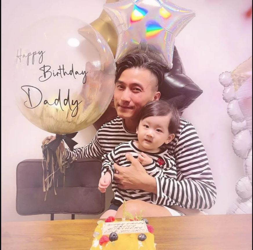 陈山聪庆45岁生日．亲子装拍温馨全家福