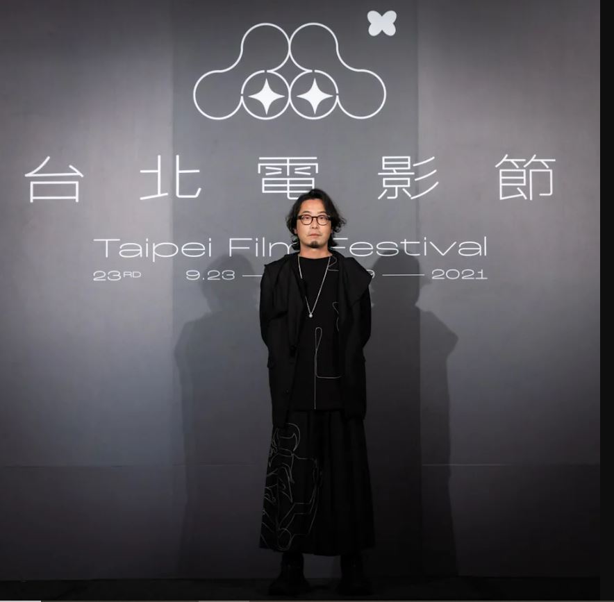 陈意涵挺9个月孕肚现身 仙气深V礼服甩凸眼恶评