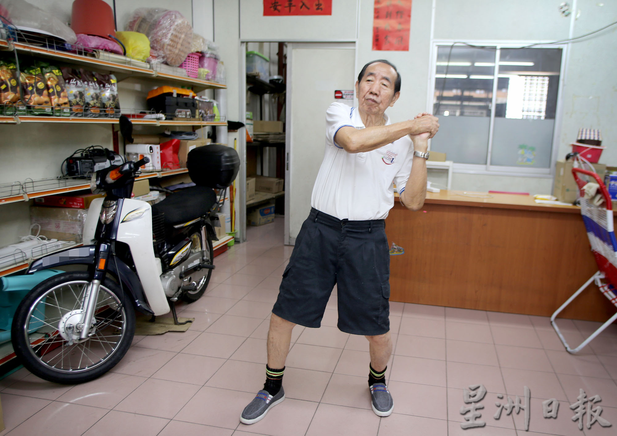 霹:22日见报/封底主文/银发飘飘/黄连冰