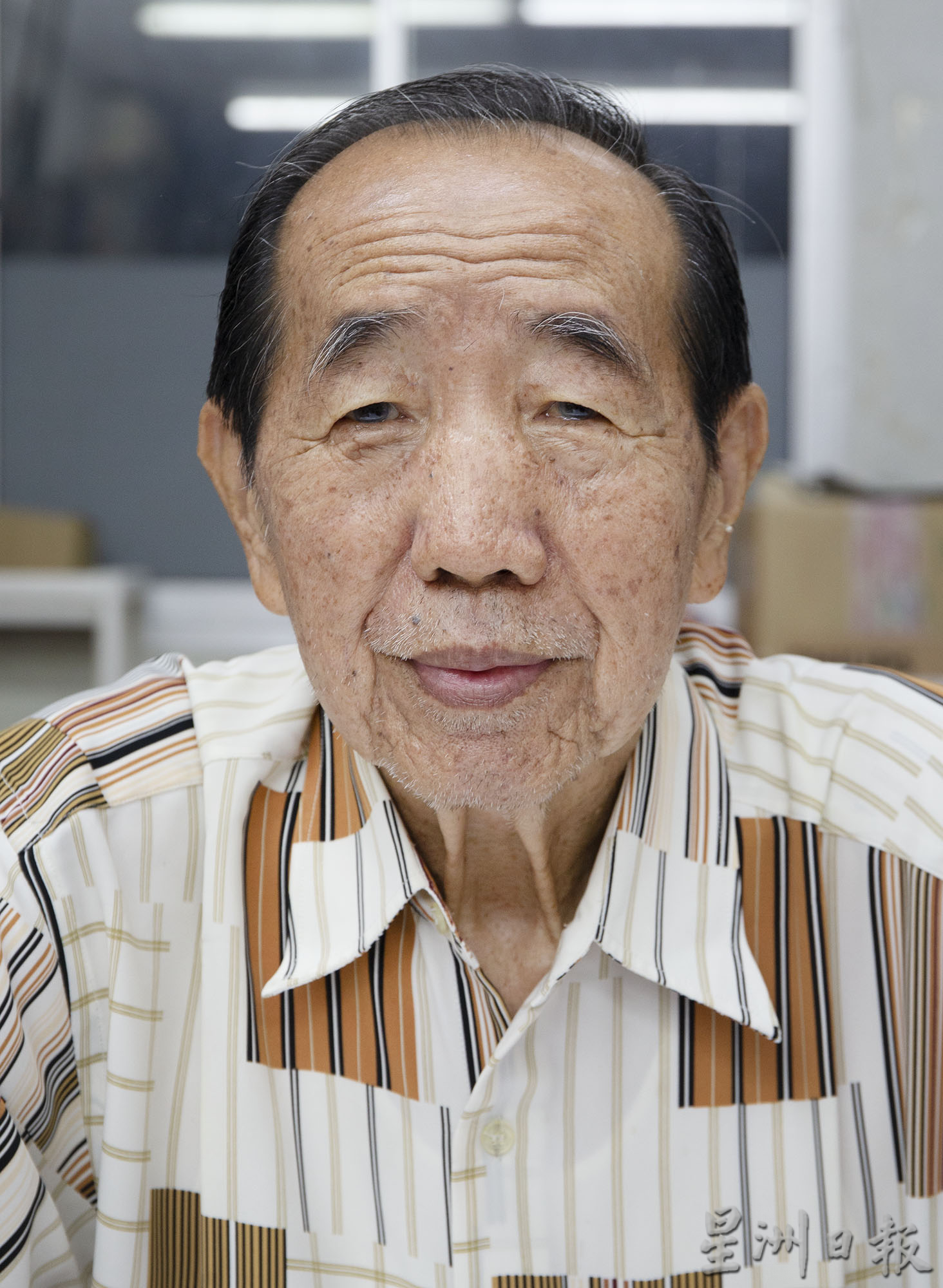 霹:22日见报/封底主文/银发飘飘/黄连冰