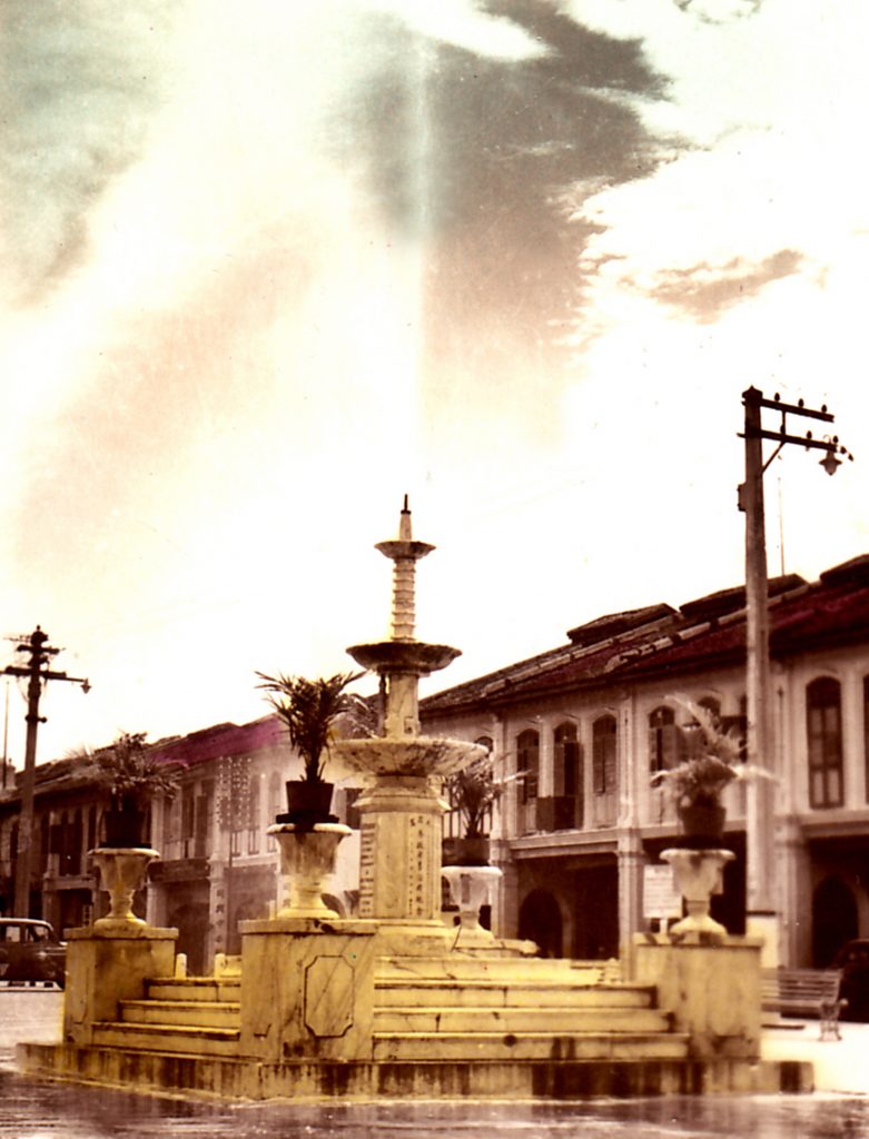 霹：27日见报／自得其乐／走过那些年︱怡保旧街场水景喷水池