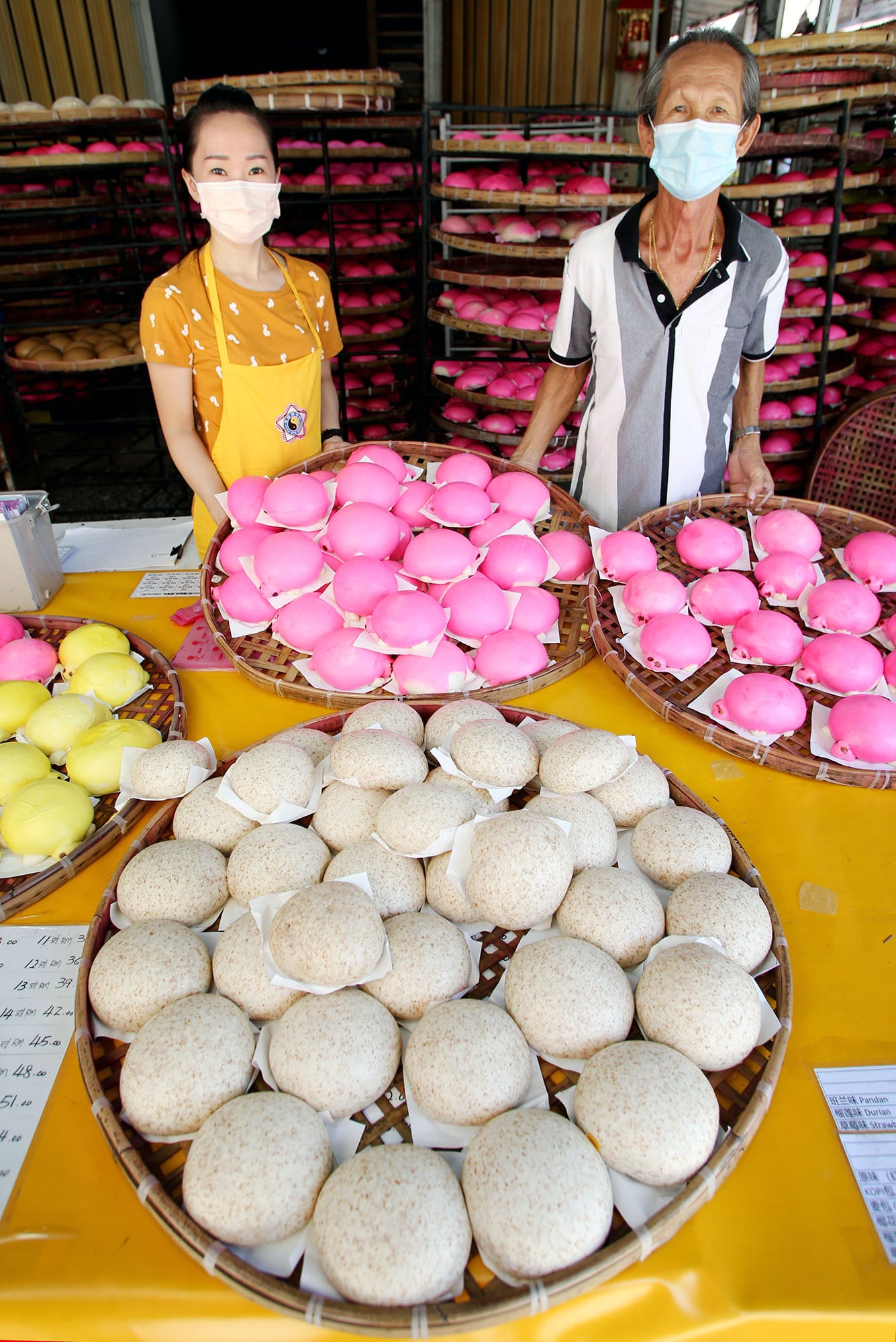 霹：封面主文／九皇爷诞将至红龟包上市  市民排队抢鲜尝