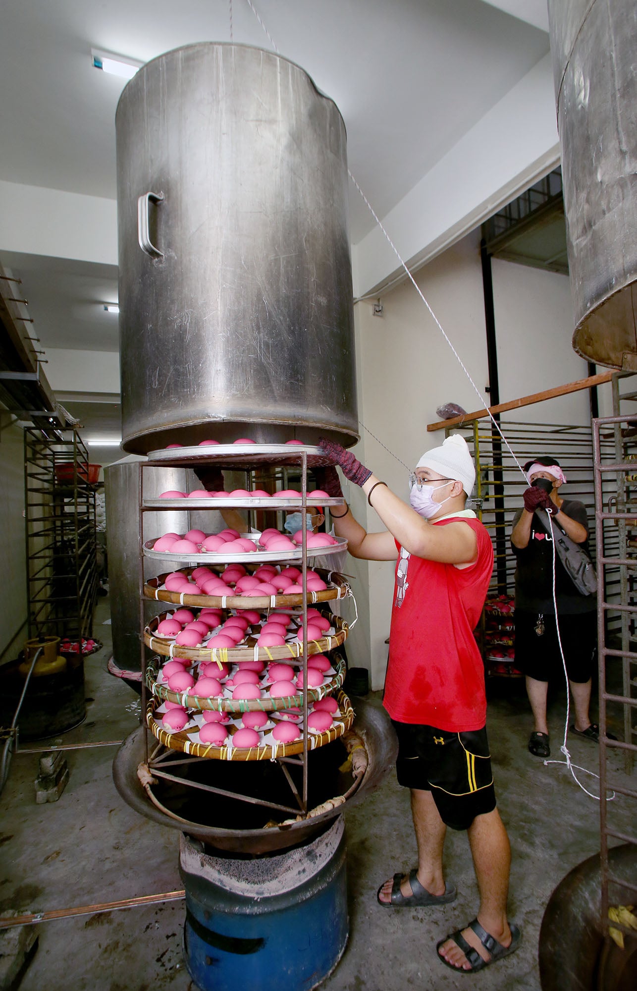 霹：封面主文／九皇爷诞将至红龟包上市  市民排队抢鲜尝