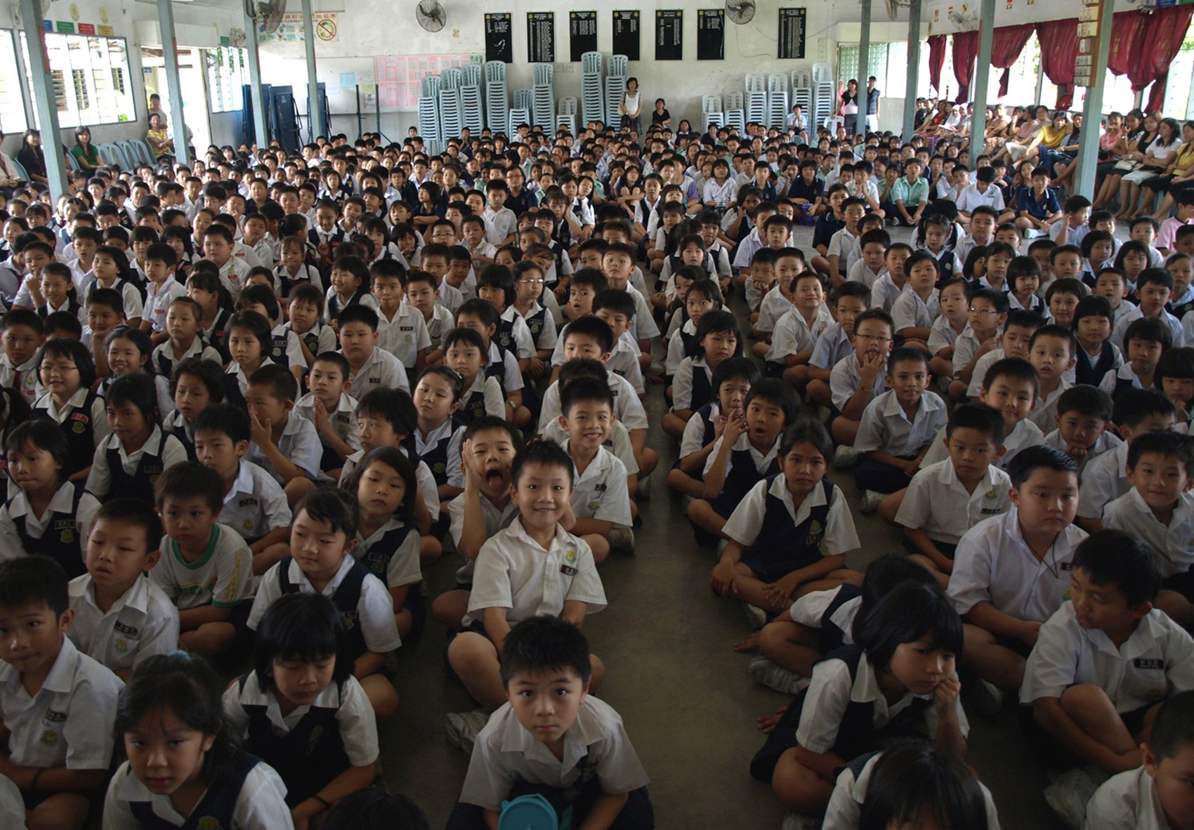 霹:已签/曼绒3区满12岁学生 明天开始接种