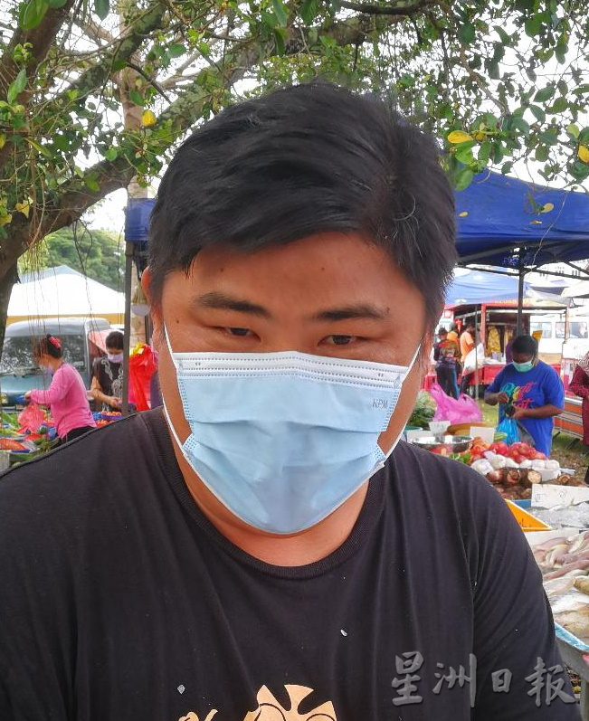 霹:版三内/小贩可原地营业