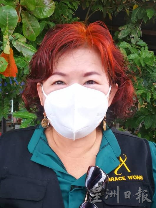 霹:版三内/小贩可原地营业