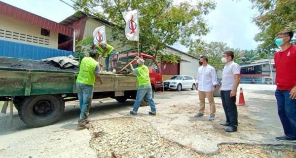 霹:版六头/火箭补路特工队效率高,短短十天补200个路洞
