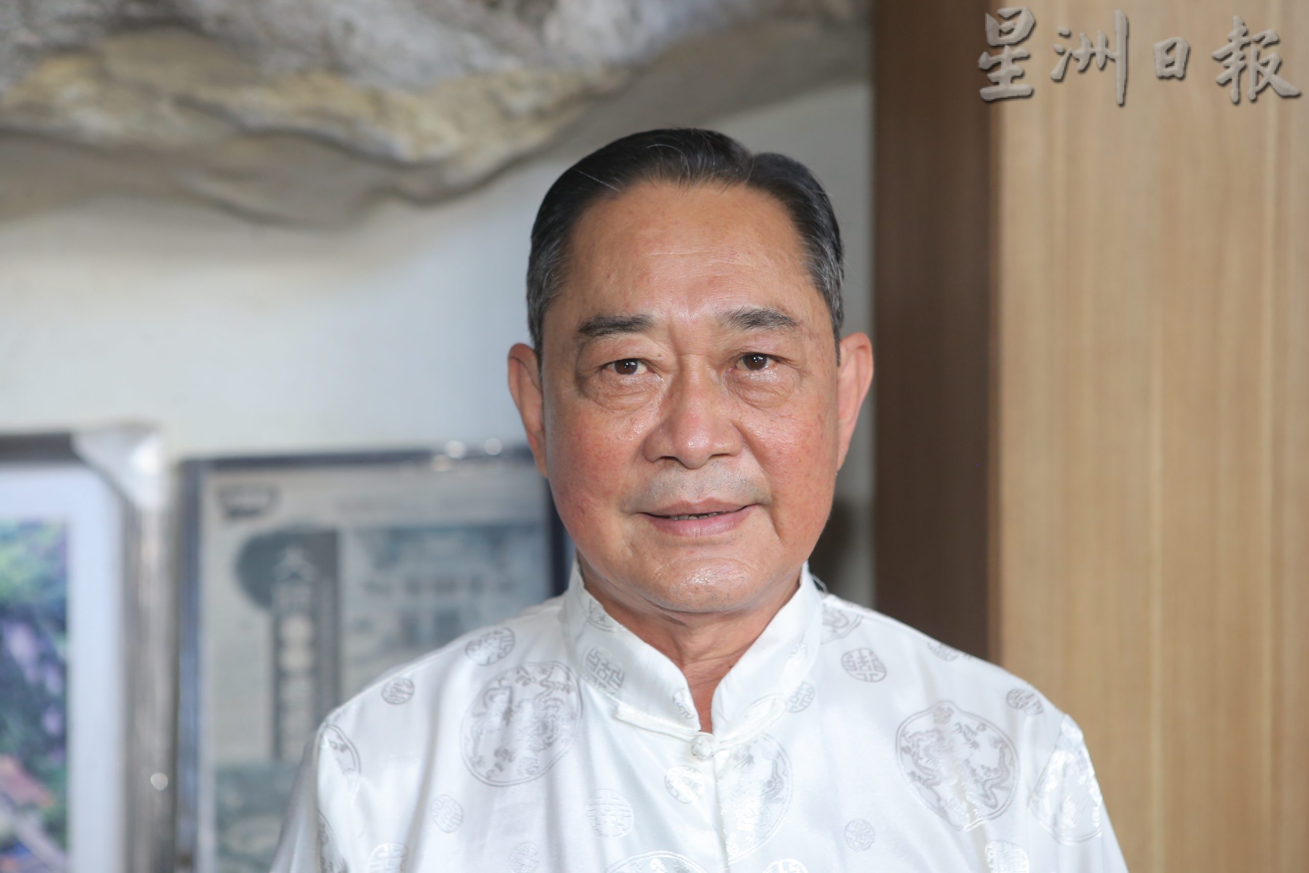 霹:版头/周末怡保