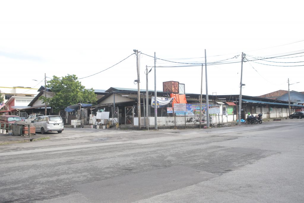 霹：第三版头／昆仑喇叭关闭消毒后重开·小贩谨慎自主防疫