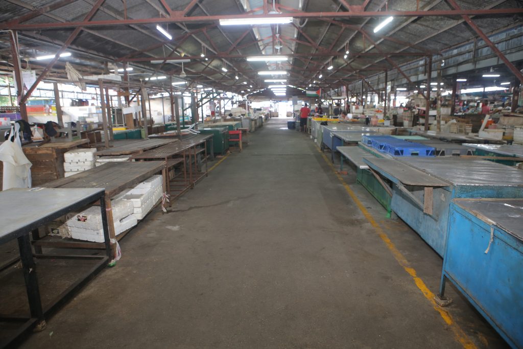 霹：第三版头／昆仑喇叭关闭消毒后重开·小贩谨慎自主防疫