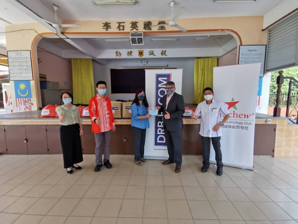 霹:第四版头/本报活动/DRB-HICOM移交口罩仪式